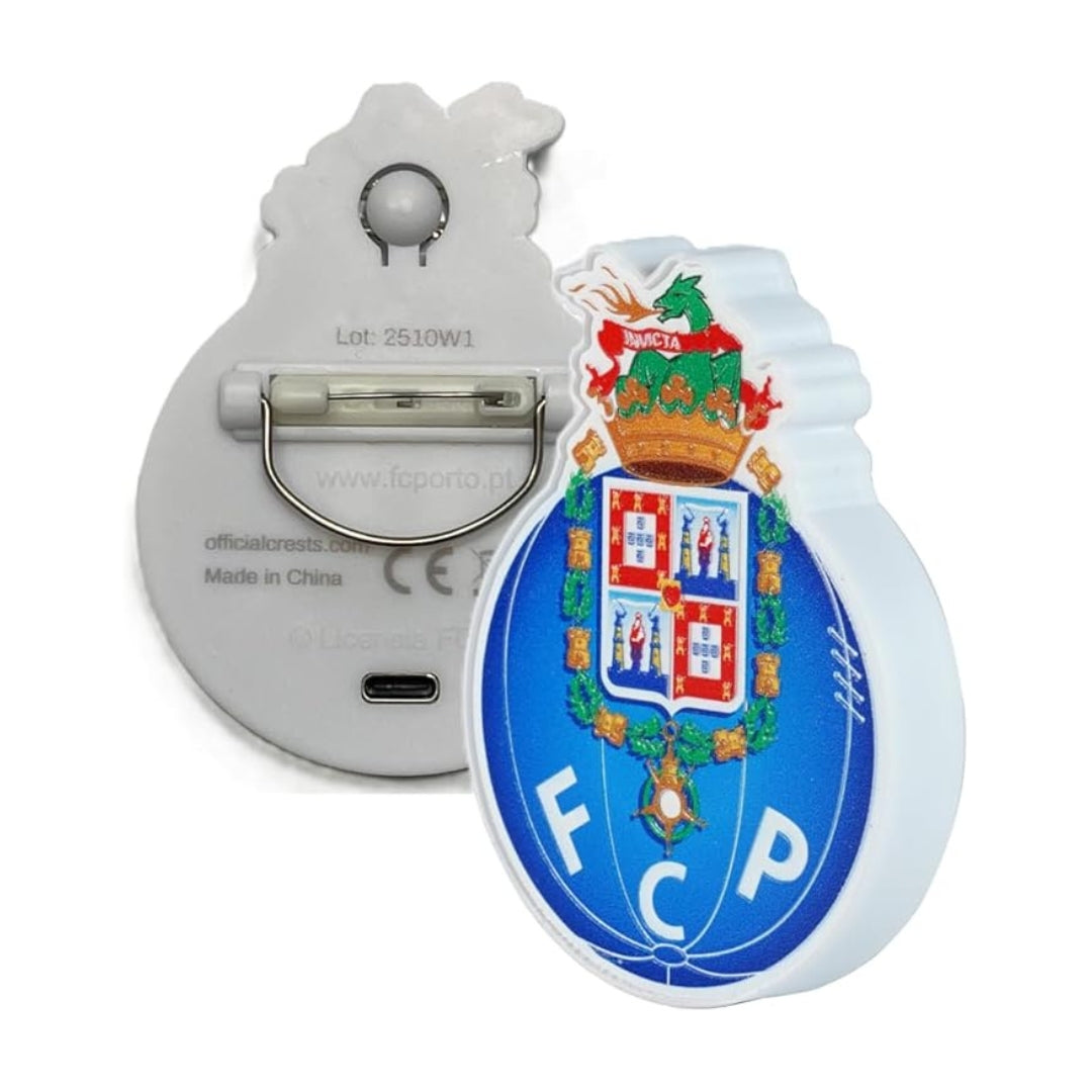 Escudo Luminoso Portátil FC Porto | Producto Oficial con LED, Batería Recargable USB-C, 3 Modos de Luz, para Camiseta, Mochila o Gorra