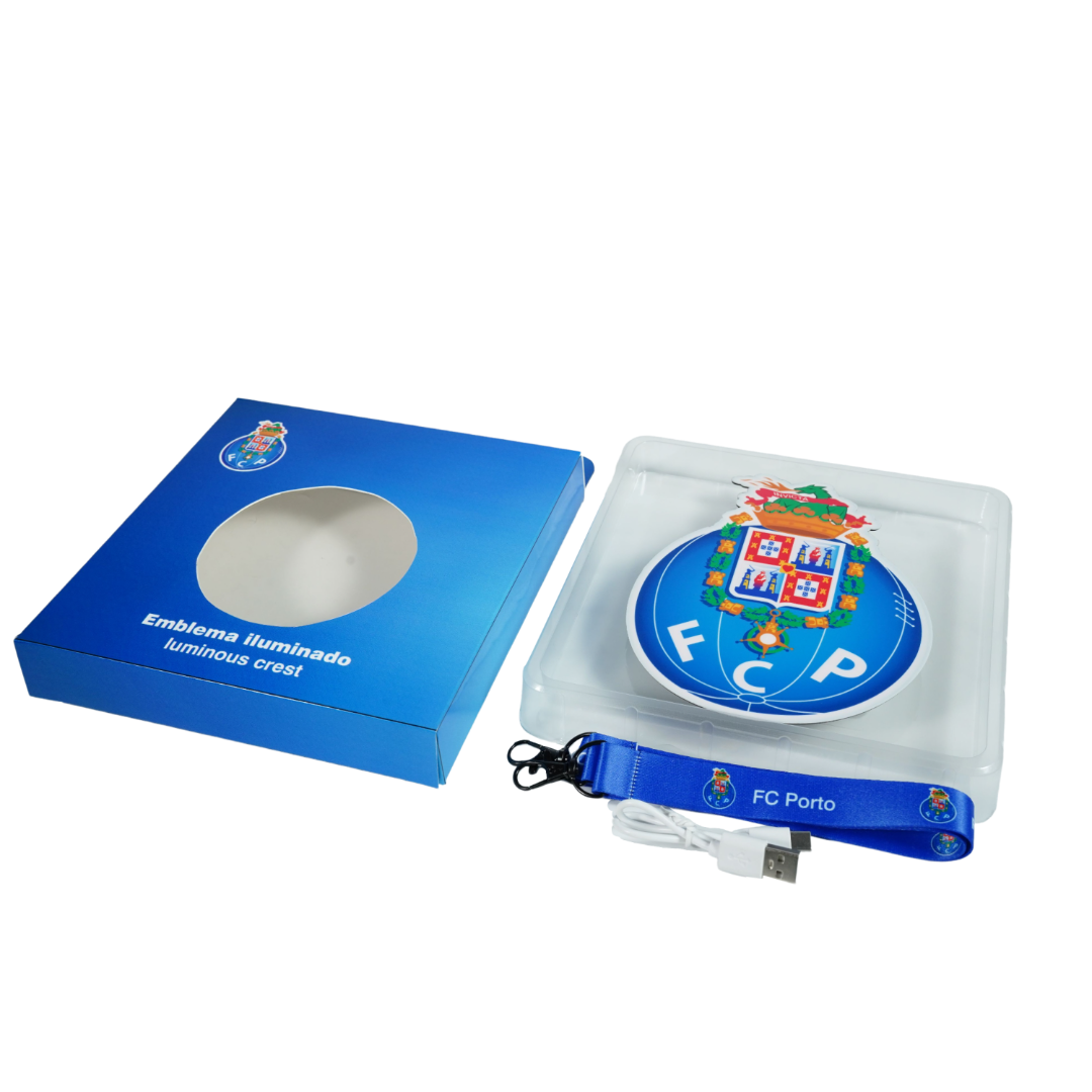 Escudo Iluminado FC Porto | Lanyard Oficial, Batería Recargable USB-C, 3 Modos de Luz para Llevar al Cuello