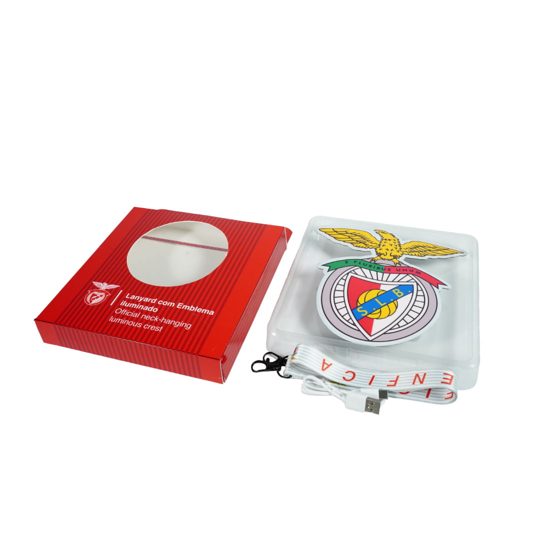 Escudo Iluminado SL Benfica | Lanyard Oficial, Batería Recargable USB-C, 3 Modos de Luz para Llevar al Cuello