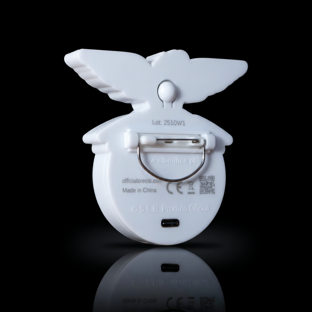 SL Benfica Wearable LED Crest – Rechargeable Battery, 3 Lighting Modes