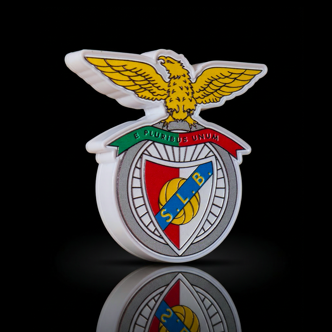 SL Benfica Wearable LED Crest – Rechargeable Battery, 3 Lighting Modes