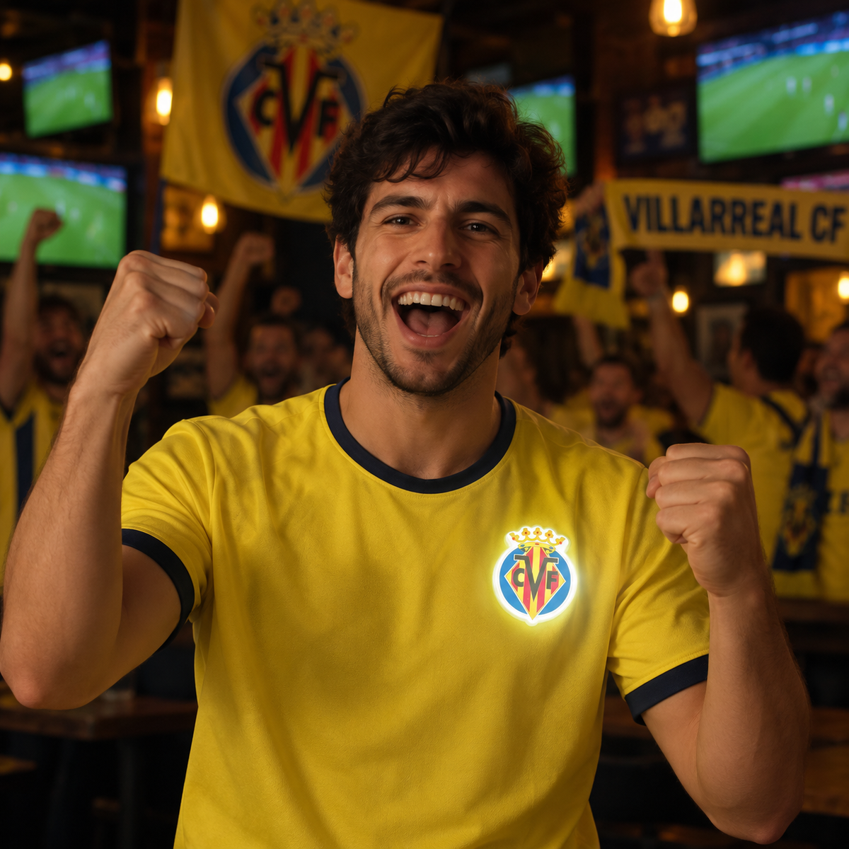 Escudo Iluminado Villarreal CF | Pin Oficial con LED, Batería Recargable USB-C, 3 Modos de Luz para Camiseta, Mochila o Bufanda