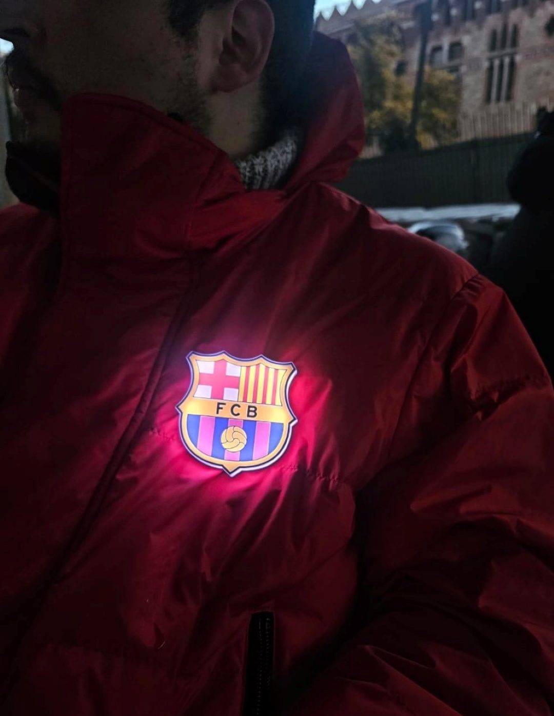FC Barcelona Wearable LED Crest – Rechargeable Battery, 3 Lighting Modes