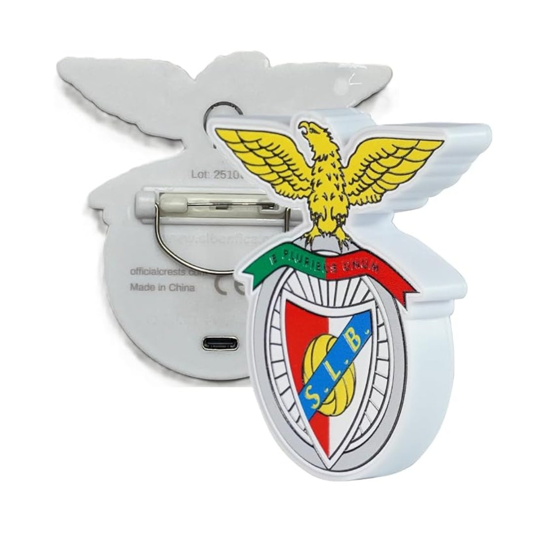 Escudo Luminoso Portátil SL Benfica | Producto Oficial con LED, Batería Recargable USB-C, 3 Modos de Luz, para Camiseta, Mochila o Gorra