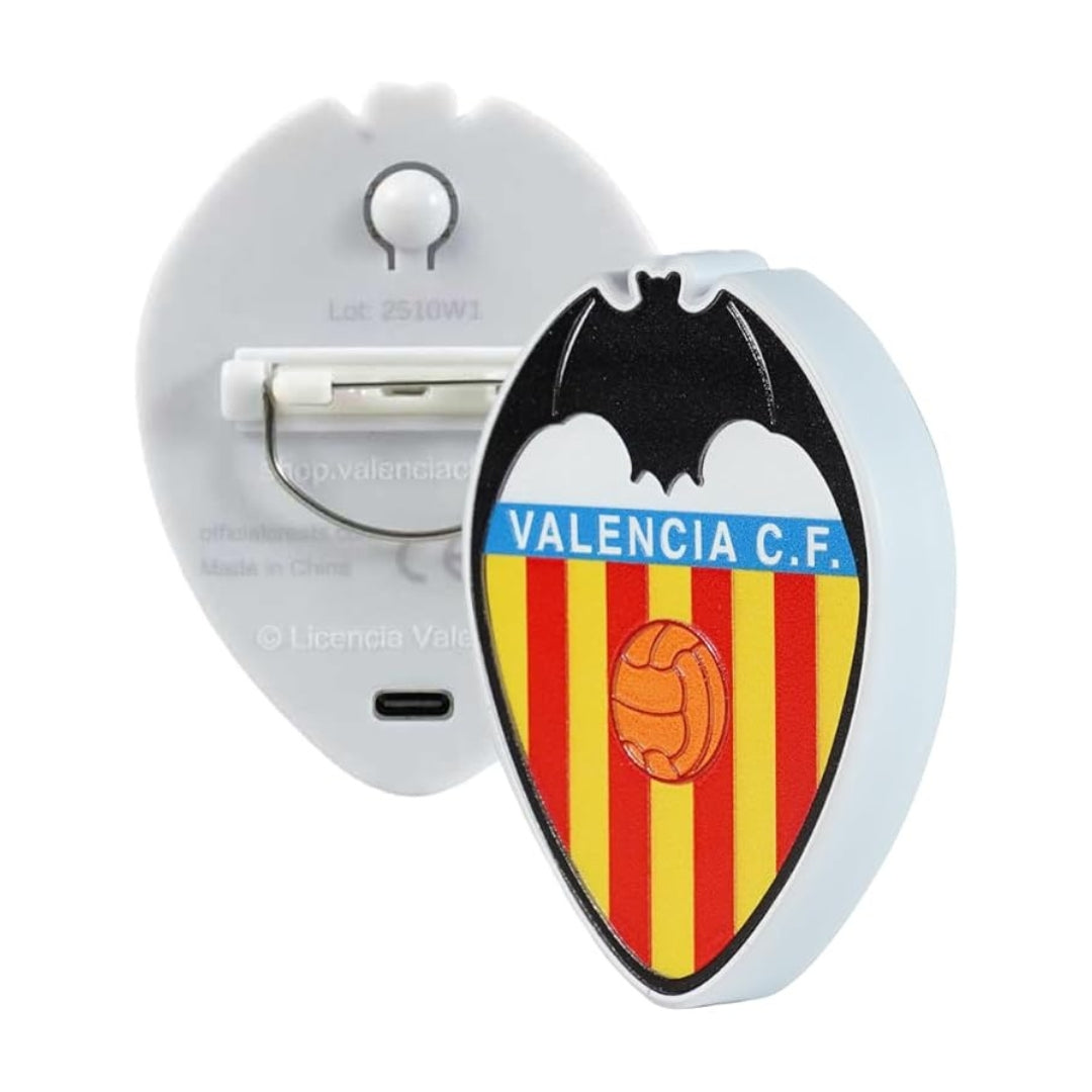 Escudo Luminoso Portátil Valencia CF | Producto Oficial con LED, Batería Recargable USB-C, 3 Modos de Luz, para Camiseta, Mochila o Gorra