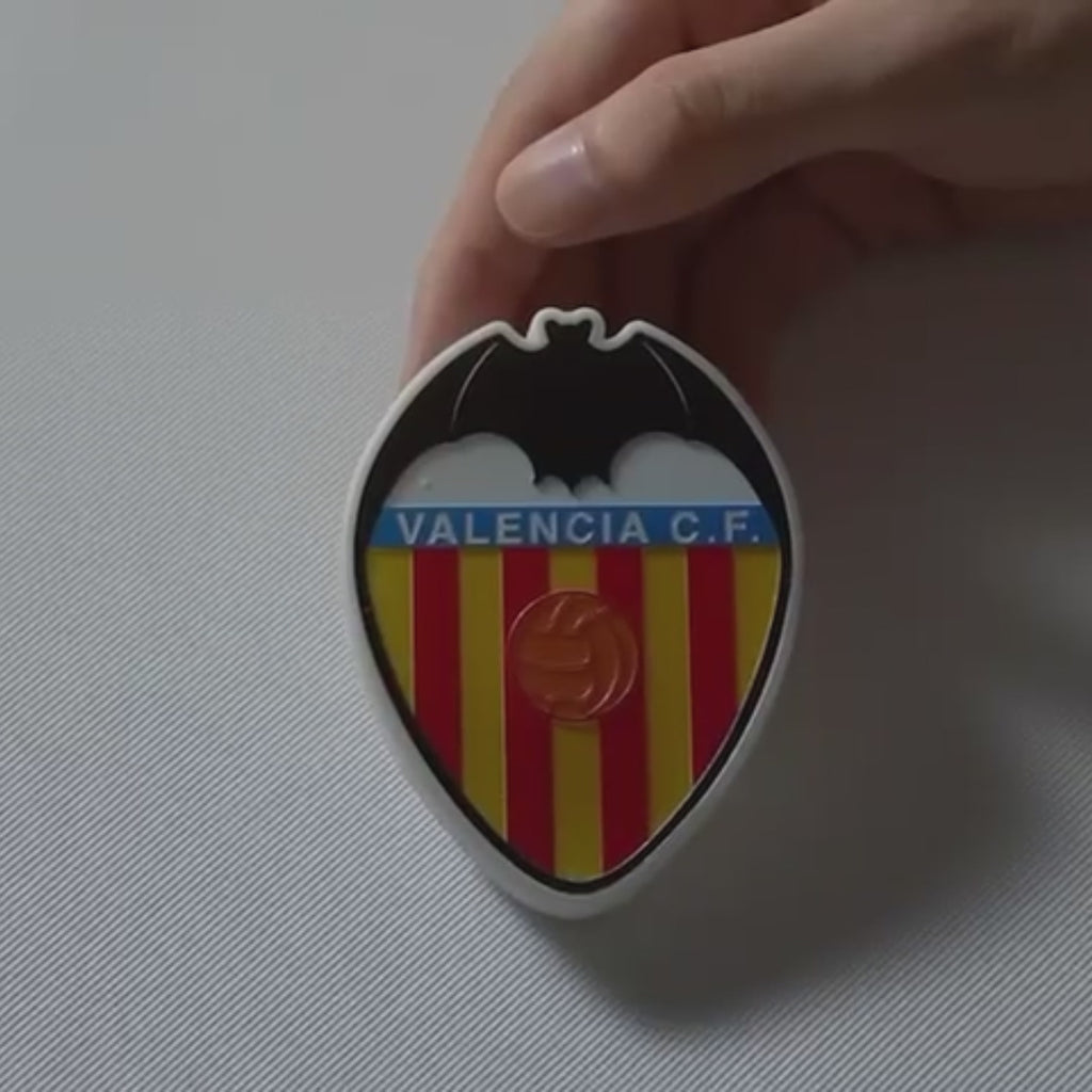 Demostración del escudo oficial iluminado del Valencia CF con 3 modos de iluminación y sistema de colocación